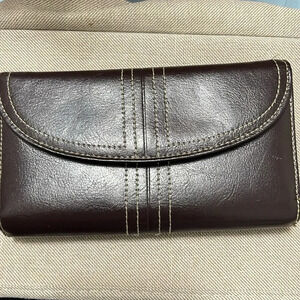 Buxton Dark Brown Leather Wallet. Vintage from the 90s in very good condition.
